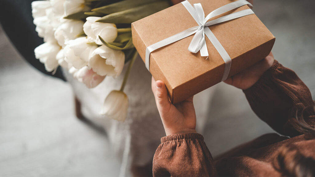 اهمیت هدیه های سازمانی ، راهی برای افزایش انگیزه و وفاداری